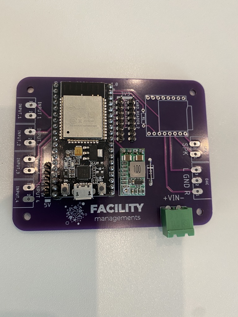 Lila egyedi PCB ESP32 modullal